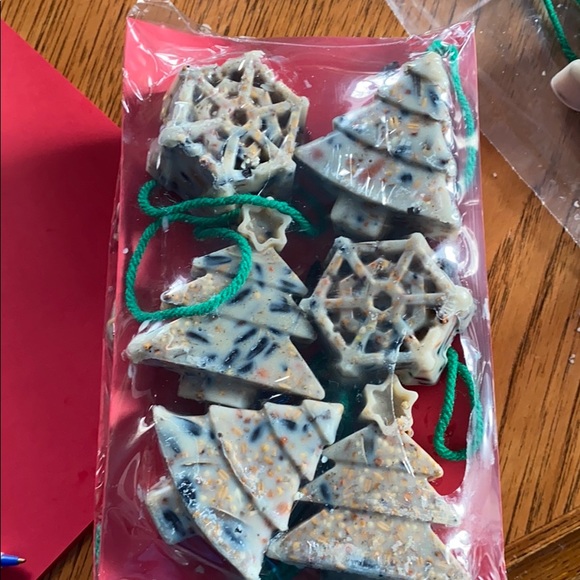 Christmas suet - Picture 3 of 9